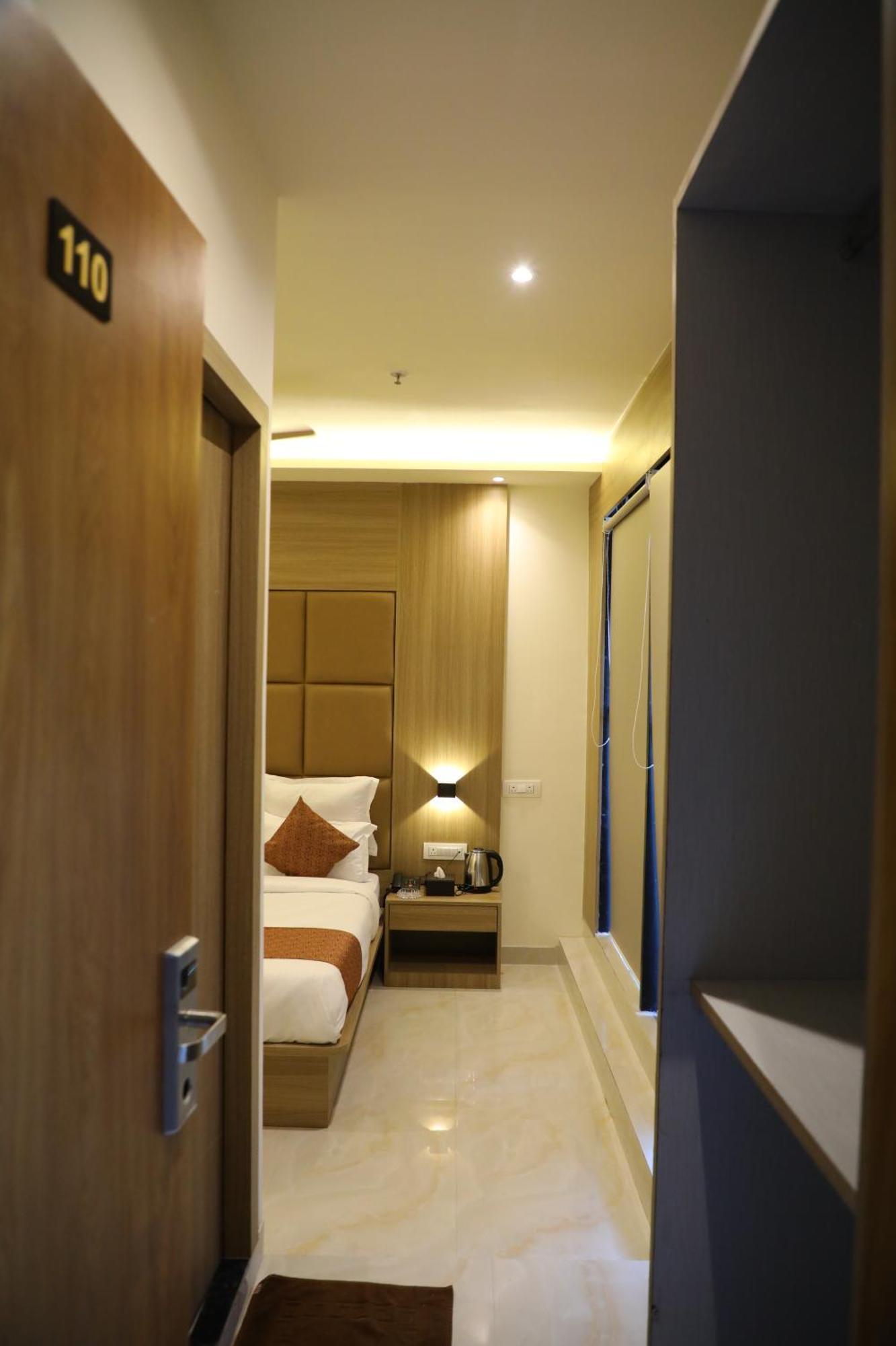 Hotel Bellamont Mumbai Exterior photo